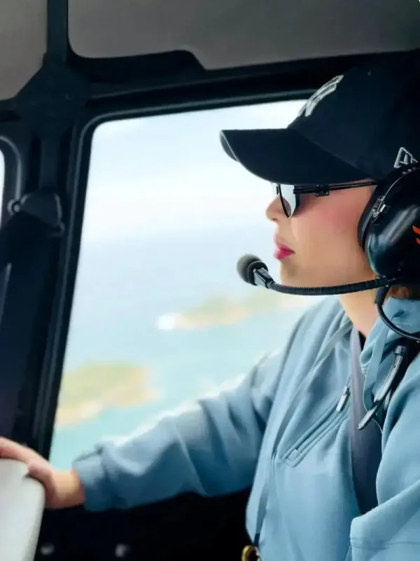 تصویر روز| عکس جدید سارا منجزیپور همسر محمد علیزاده در حال خلبانی 77 11zon 18