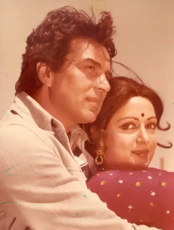 زندگی و بیوگرافی درمندرا «اَبرمرد» بالیوود و ستاره فیلم شعله 78 11zon 13