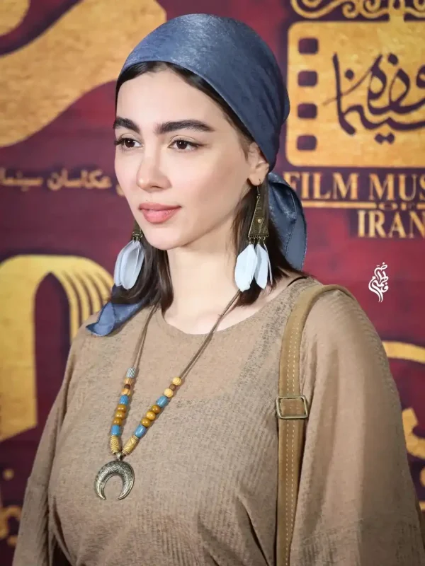 خبر روز | عکس از استایل سرخپوستی نیکا سریال «پایتخت» در یک مراسم جلبتوجه کر 81 50