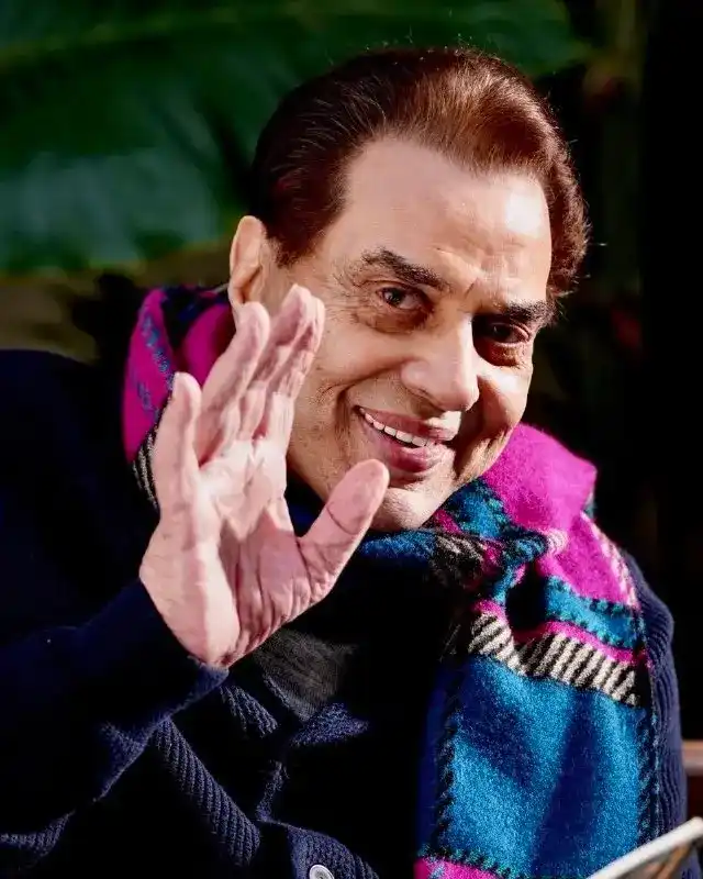 زندگی و بیوگرافی درمندرا «اَبرمرد» بالیوود و ستاره فیلم شعله 81 11zon 14