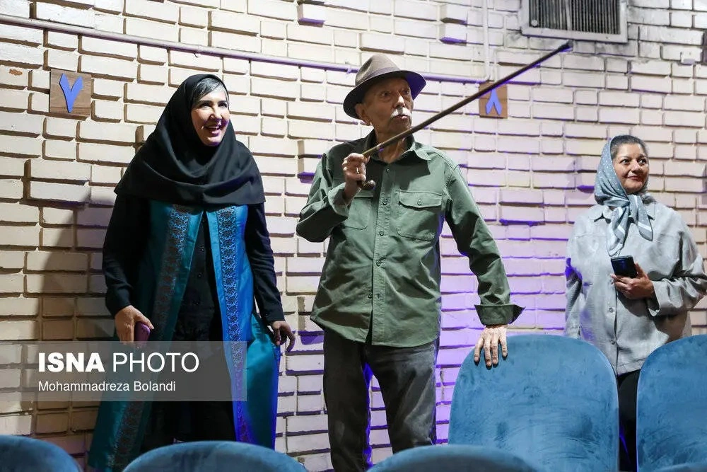 خبر روز | تصاویر تقدیر از علی نصیریان در شصت سالگی تماشاخانه سنگلج 89 11zon 19