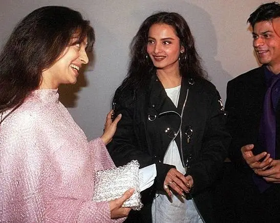 عکس جذاب جوهی چاولا و شاهرخ خان در مراسم رونمایی از یک وبسایت سرگرمی 96 63