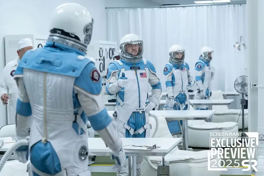 تصویر روز | تصویر The Fantastic Four: First Steps پدرو پاسکال را در حال عزیمت به فضا نشان میدهد Exclusive The Fantastic Four First Steps Image Reveals New Look At Pedro Pascals Reed Richards And Marvels First Family Suiting Up To Go To Space1