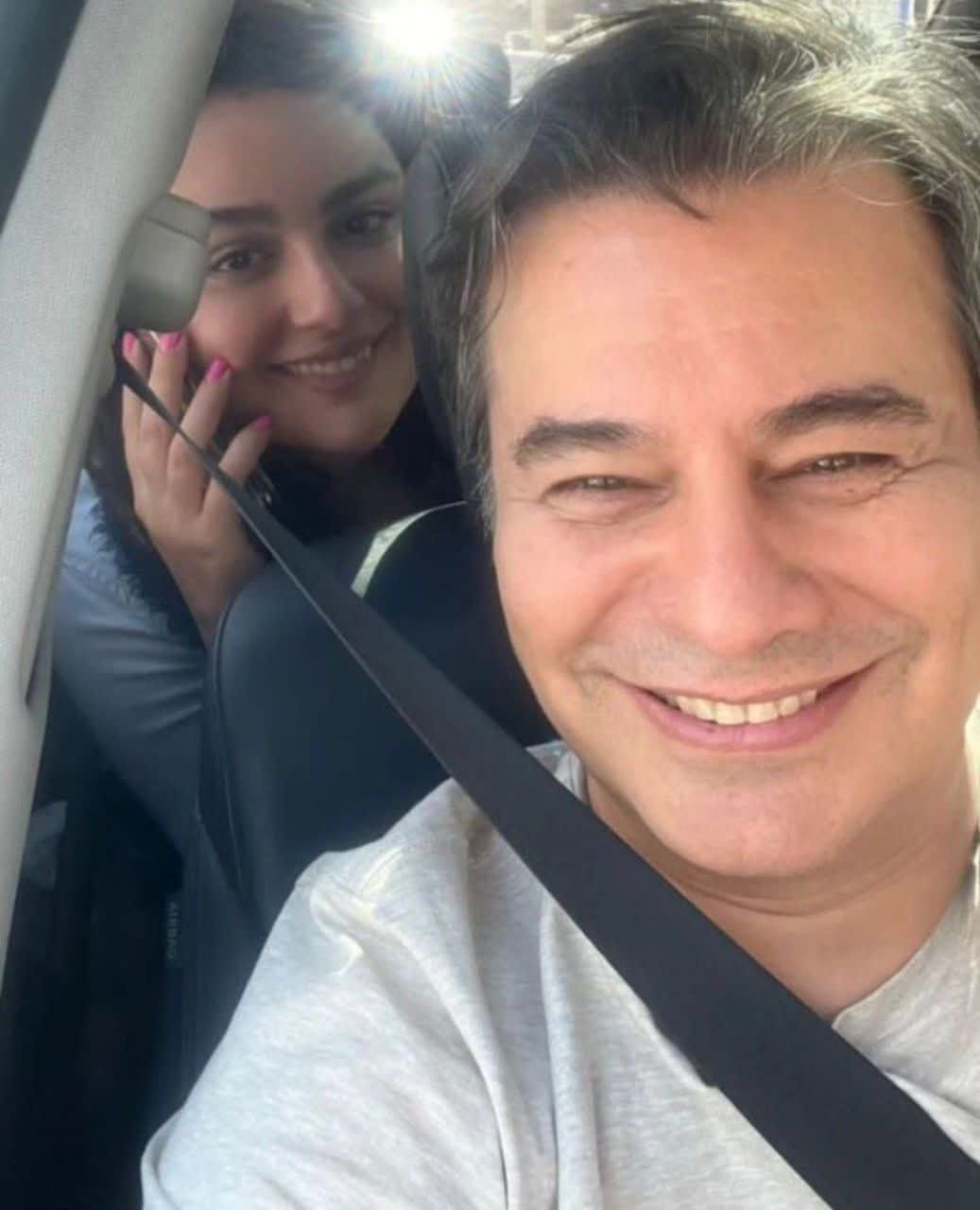 تاریخ وبگردی | سلفی ماشینی از پیمان قاسم‌خانی و همسرش با لبخندی زیبا