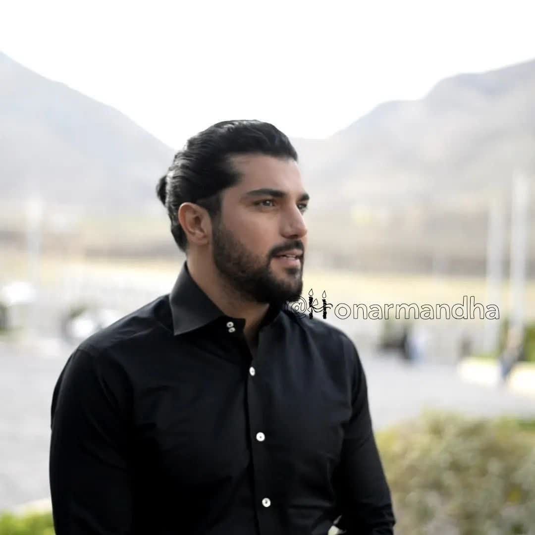 تصویر روز | عکسی جذاب از سینا مهراد با ژستی خاص IMG 20241204 222415 486