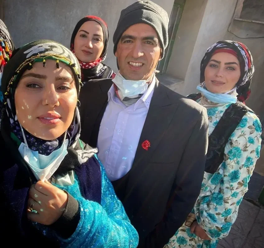 سکانس روز | «مهیار، روژان، مرجان و شیلان» در پشت صحنه سریال نون خ P3DpENFPeyFB 1