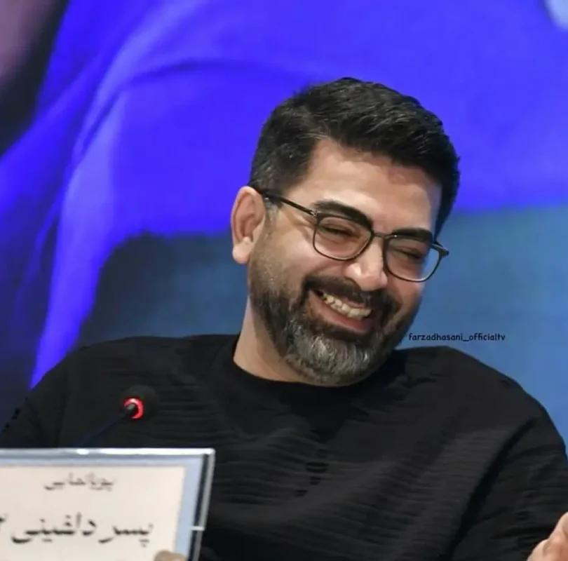 تصویر | زندگی خصوصی و دیده نشده «فرزاد حسنی» همراه بیوگرافی Screenshot 2025 04 24 220823 1