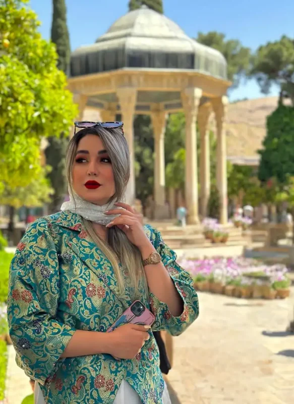 خبر روز | تغییر چهره دیدنی و جذاب مینا دلشاد با استایل و ژست خاصش Screenshot 2025 05 01 000701 1