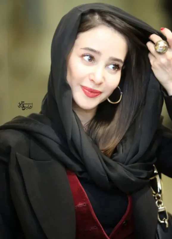 خبر روز | استایل دیدنی و جذاب الناز حبیبی در اکران قسمت پایانی جان سخت 2 Screenshot 2025 05 03 001440