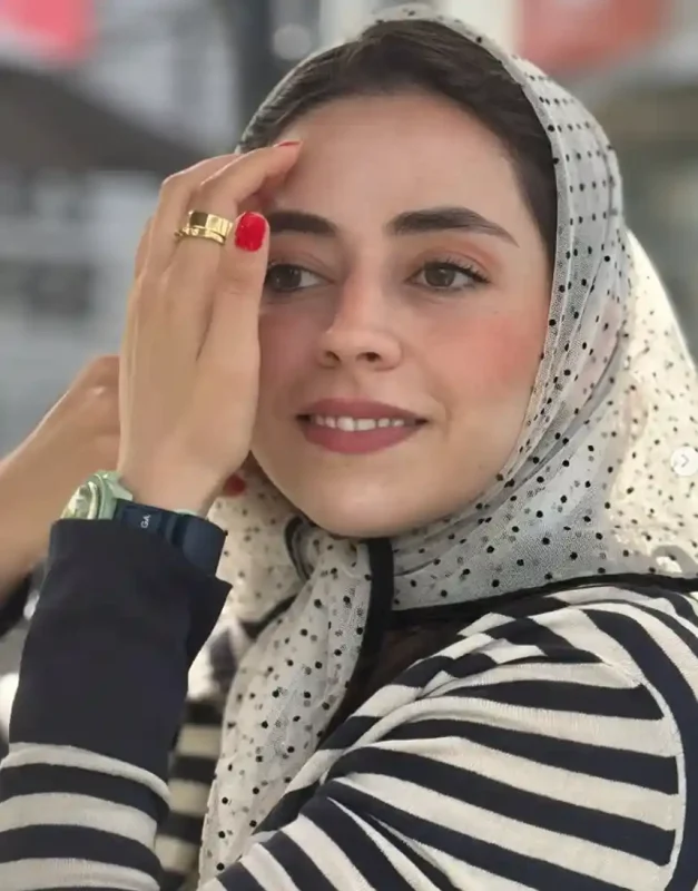 تصویر روز | چهره دیدنی و جذاب نیلوفر رجایی فر با ژست خاصش Screenshot 2025 05 08 170236