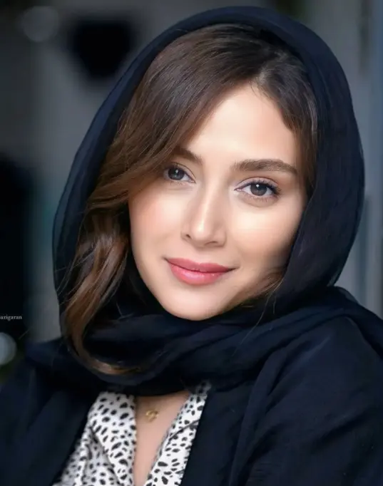 خبر روز | چهره جذاب و دیدنی دیبا زاهدی با استایل ساده و خاص 2 Screenshot 2025 05 11 174515 1
