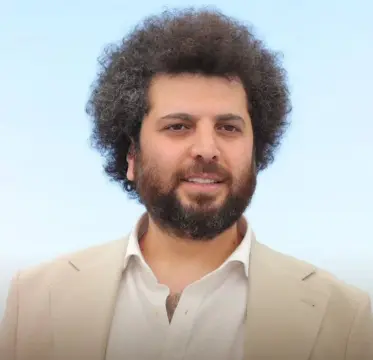 خبر روز | «زن و بچه» در کن؛ نیمی ستایش، نیمی تردید 3 Screenshot 2025 05 26 120610