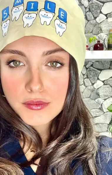 تصویر روز | استایل دیدنی «فاطمه مسعودیفر» با لباس دندانپزشکی Screenshot 2025 07 19 191126