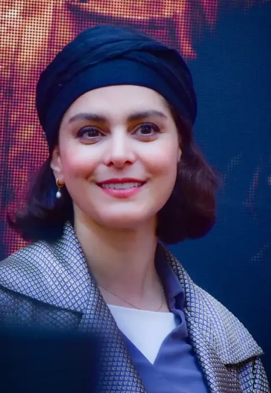 تصویر روز | چهره دیدنی غزل شاکری در کنار شهاب حسینی Screenshot 2025 07 22 083442