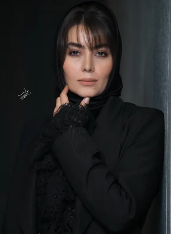 تصویر روز | استایل دیدنی و جذاب هدیه بازوند در اکران فیلم ناتوردشت Screenshot 2025 09 04 004313 1