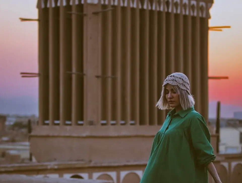 تصویر روز | ريحانه رضى با استایل جذاب در شهر زیبای یزد Screenshot 2025 09 11 014452 1