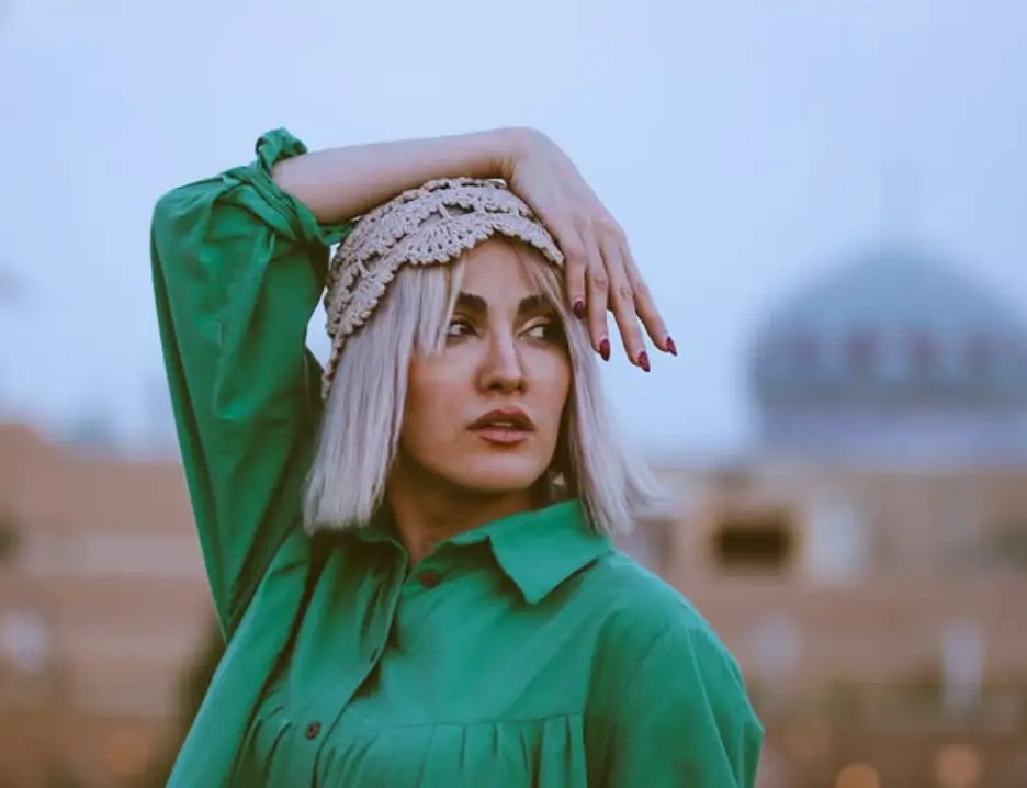 تصویر روز | ريحانه رضى با استایل جذاب در شهر زیبای یزد Screenshot 2025 09 11 014515 1