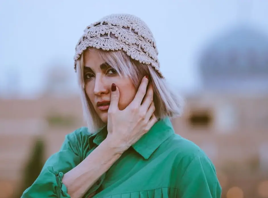 تصویر روز | ريحانه رضى با استایل جذاب در شهر زیبای یزد Screenshot 2025 09 11 014545 1