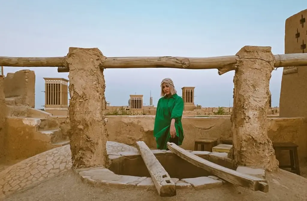 تصویر روز | ريحانه رضى با استایل جذاب در شهر زیبای یزد Screenshot 2025 09 11 015107 1