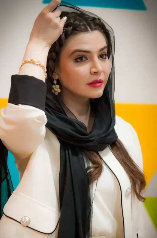 تصویر روز | چهره دیدنی و پوشش شیک آوا دارویت Screenshot 2025 09 13 135643 1