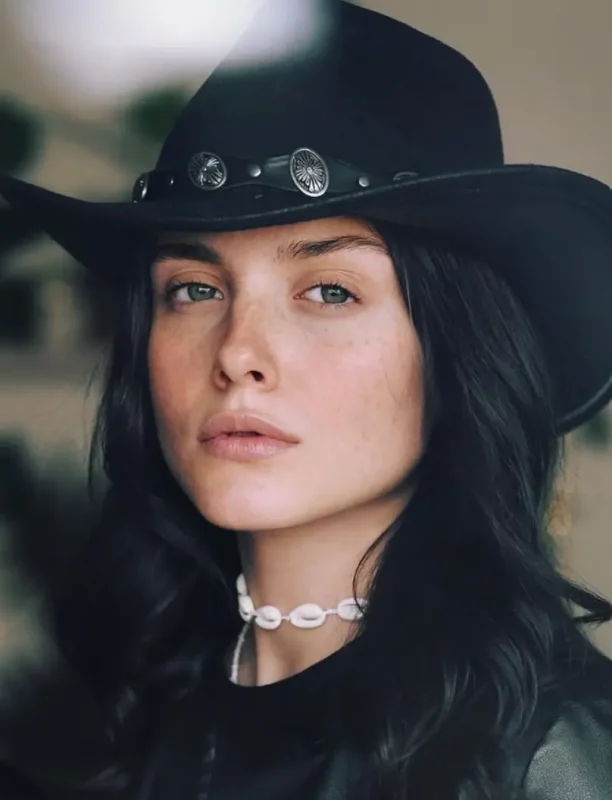 تصویر روز | پوشش عجیب فاطمه مسعودیفر Screenshot 2025 09 14 164030 1