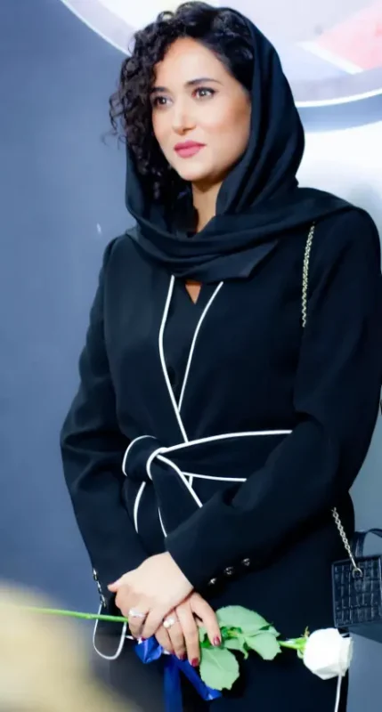 تصویر روز | تیپ جذاب و تمام مشکی پریناز ایزدیار «جشن بزرگ منتقدان و نویسندگان» Screenshot 2025 09 14 165401 1