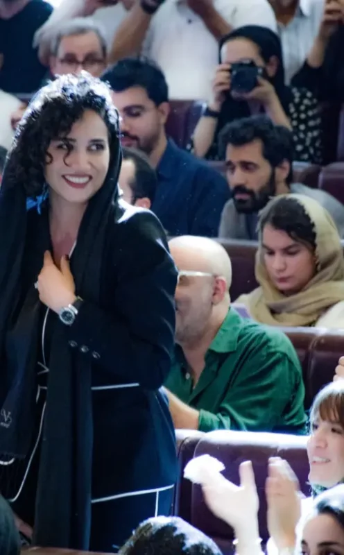 تصویر روز | تیپ جذاب و تمام مشکی پریناز ایزدیار «جشن بزرگ منتقدان و نویسندگان» Screenshot 2025 09 14 165413 1