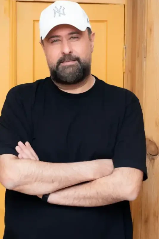 تصویر روز | محمد علیزاده با کلاه سفیدش Screenshot 2025 09 26 184834