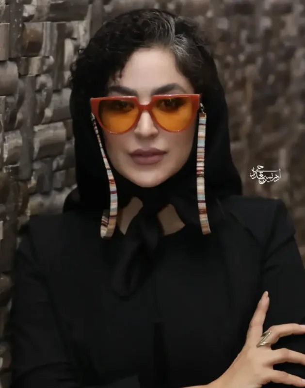 خبر روز | عکس زوج هنری فریبا طالبی و همسرش با طراحی لباس خودشان Screenshot 2025 10 04 193552
