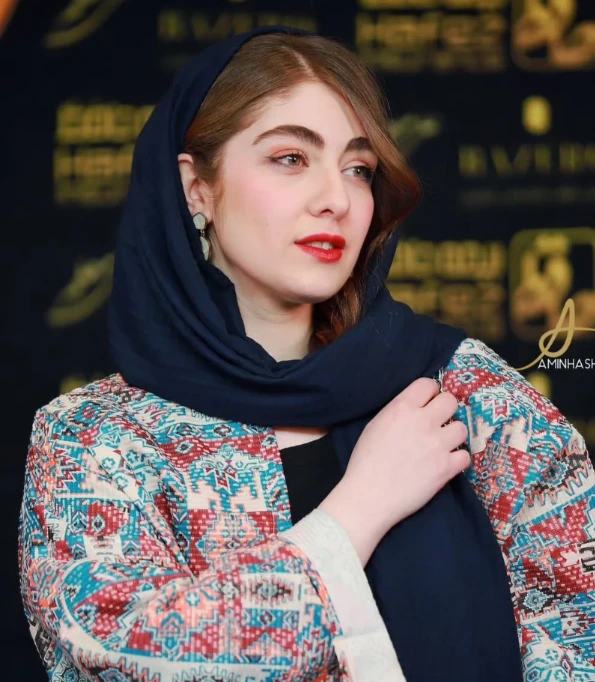 چهره روز | الیکا ناصری «ابرا» سریال یاغی در صحنه تئاتر جدیدش Screenshot 2025 10 21 120533