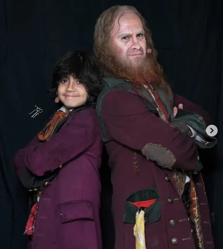 عکس با گریم و استایل رایان سرلک بازیگر نمایش اولیور توئیست Screenshot 2025 11 09 140812