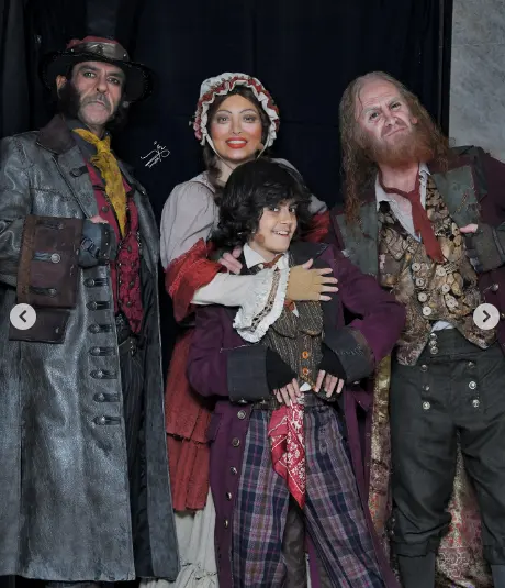 عکس با گریم و استایل رایان سرلک بازیگر نمایش اولیور توئیست Screenshot 2025 11 09 140819