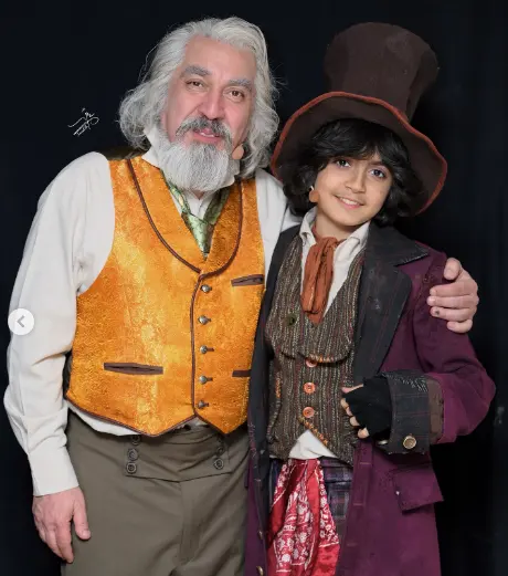 عکس با گریم و استایل رایان سرلک بازیگر نمایش اولیور توئیست Screenshot 2025 11 09 140837