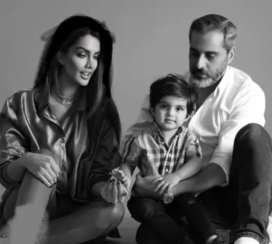 تصویر روز | پوشش عجیب و استایل دیدنی علیرام نورایی در کنار همسرش صباتاجیک Screenshot 2025 11 13 193408