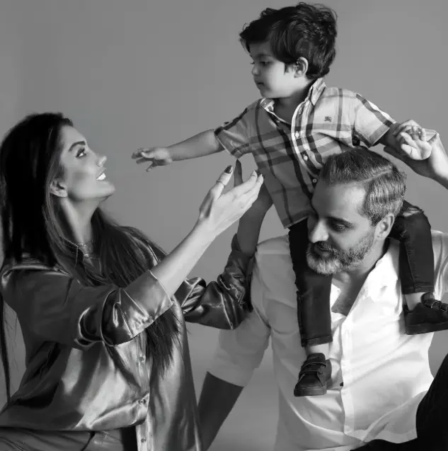 تصویر روز | پوشش عجیب و استایل دیدنی علیرام نورایی در کنار همسرش صباتاجیک Screenshot 2025 11 13 193421