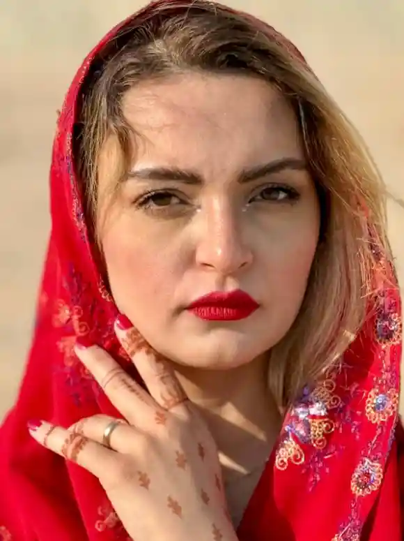 تصویر روز | شتر سواری «نیلوفر پارسا» بیتا سریال آوای باران Screenshot 2025 11 16 194117