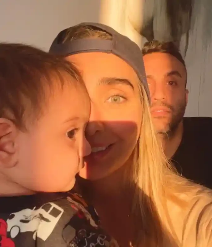 پست دریا مرادی دشت عروس فاطمه گودرزی در غروب آفتاب کنار همسر و فرزندش Screenshot 2025 11 24 122316 1