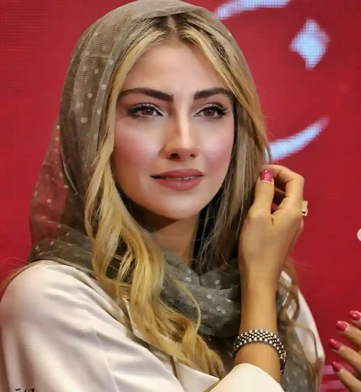 بیوگرافی محیا دهقانی، عکس های شخصی و زندگی خصوصی Screenshot 2025 11 25 163935
