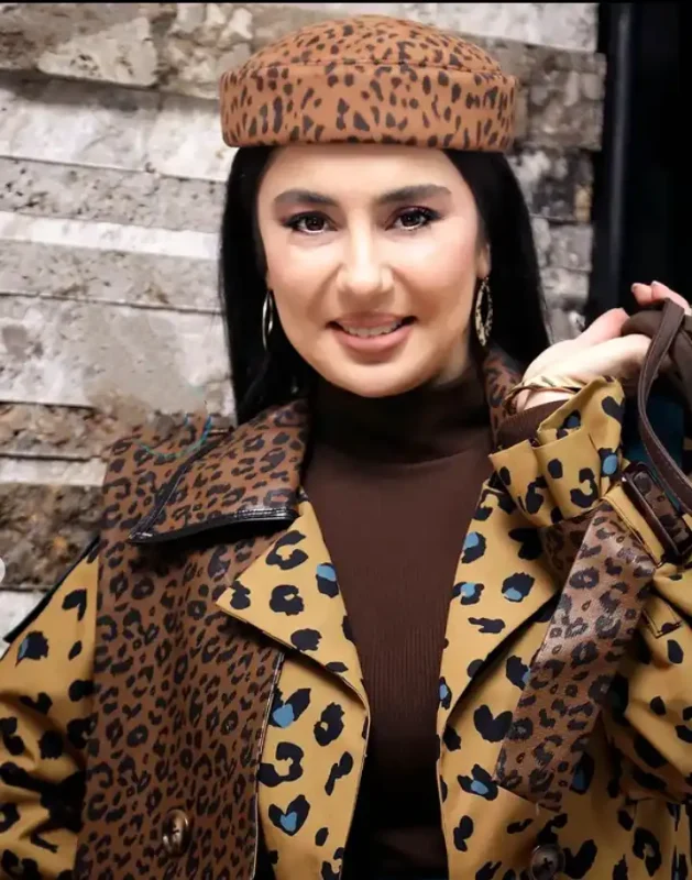 استایل پاییزه و پلنگی شیدا یوسفی بازیگر سریال نون خ در اکران فیلم سینمایی شاه نقش Screenshot 2025 11 26 140319