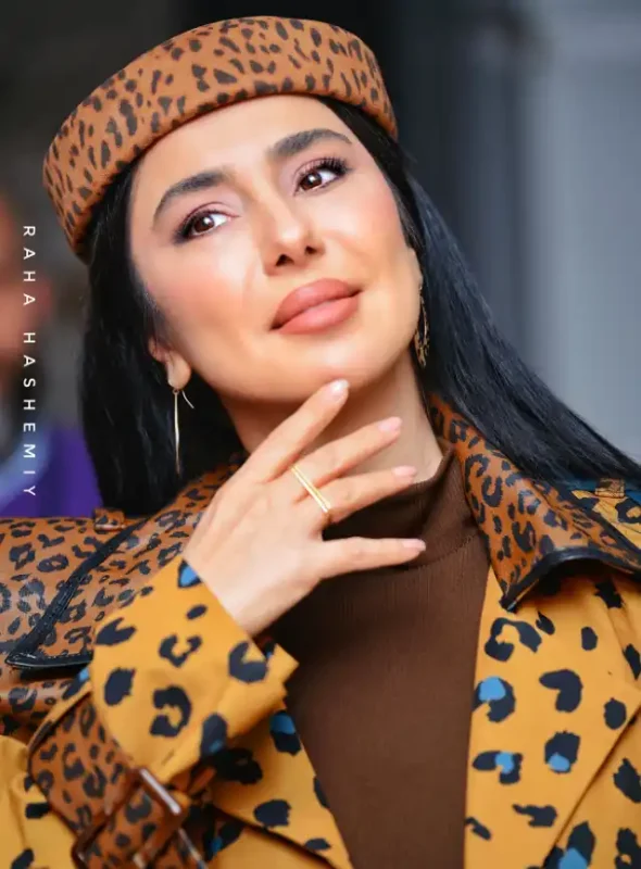 استایل پاییزه و پلنگی شیدا یوسفی بازیگر سریال نون خ در اکران فیلم سینمایی شاه نقش Screenshot 2025 11 26 141059