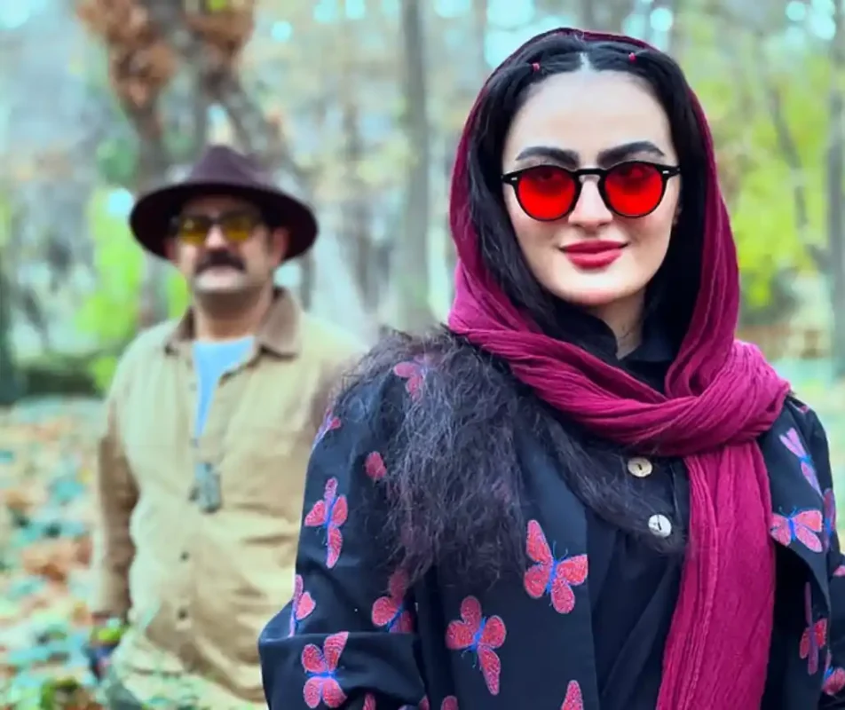 تصویر روز| بیوگرافی و تصاویر عاشقانه از علی هاشمی و همسرش Screenshot 2025 12 08 122934