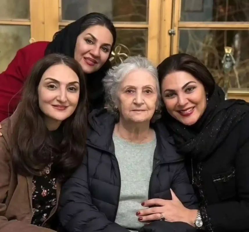 عکس روز مادر نازنین بانو در سریال بامداد خمار کنار مادر و خواهرانش Screenshot 2025 12 11 113538 1