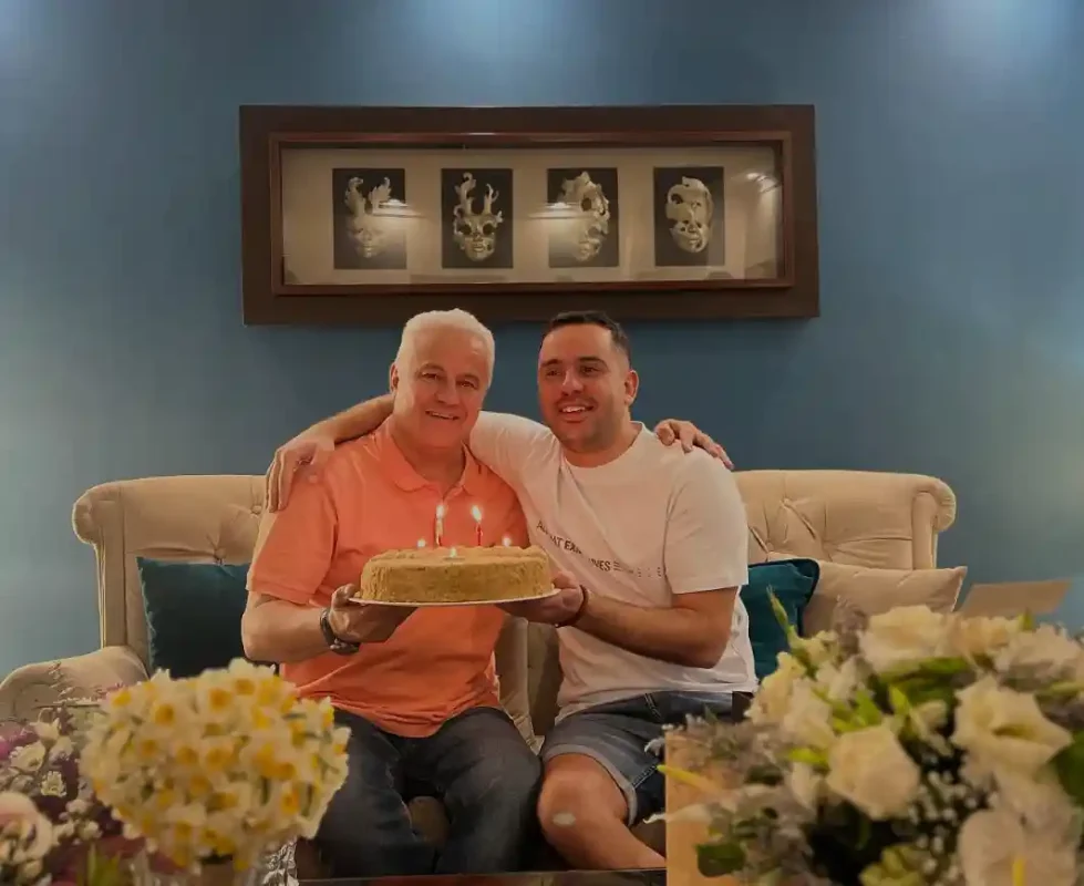 تصویر روز | بیوگرافی، عکس های شخصی و زندگی خصوصی فرشاد پیوس بازیکن سابق پرسپولیس Screenshot 2026 01 01 171030