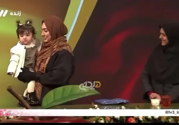 سوپرایز روز پدر پیمان طالبی روی آنتن زنده با دیدن همسر و فرزندش و کادوی جوراب Screenshot 2026 01 04 165111 1