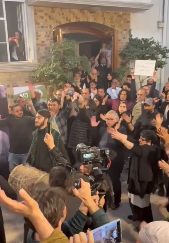 تصویر روز | حضور چهره های سرشناس در مراسم یاد بود جواد گنجی در خانه سینما Screenshot 2026 02 24 140406