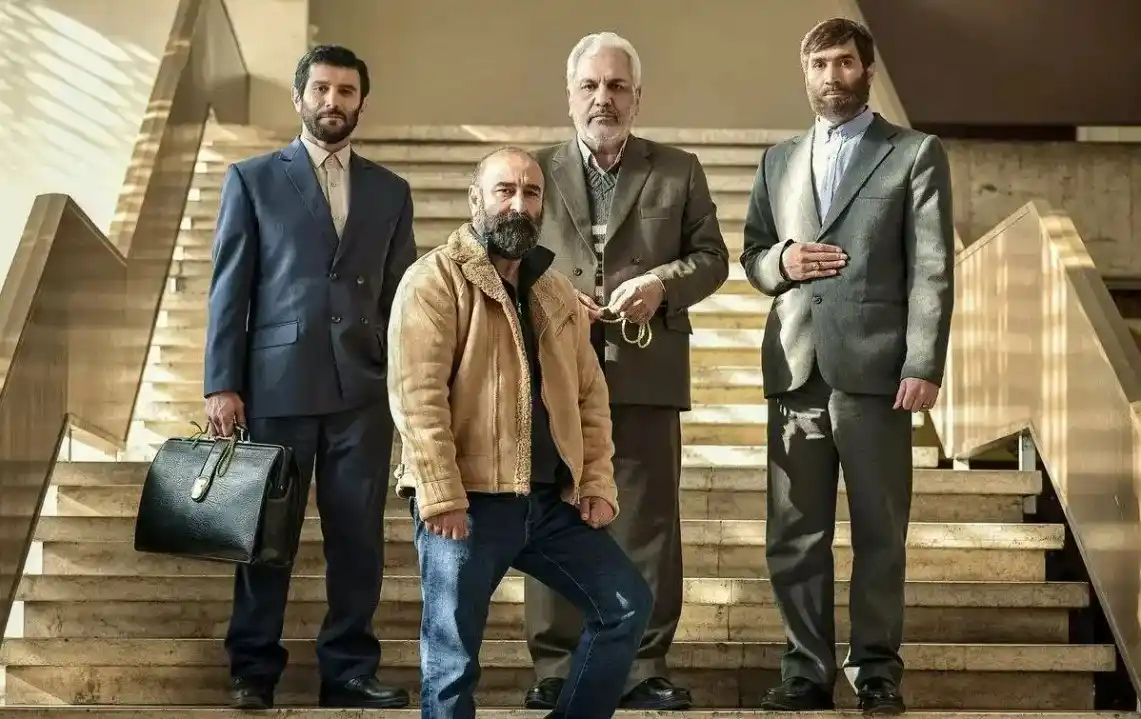 بررسی و نقد فیلم آقای زالو رویش جوانههای امید از دل ابتذال Screenshot 561