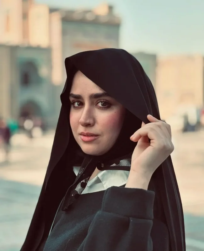 خبر روز | حضور هانیه غلامی با چادر در حرم امام رضا (ع) Screenshot ۲۰۲۴۱۱۰۱ ۱۷۲۷۴۳ Instagram