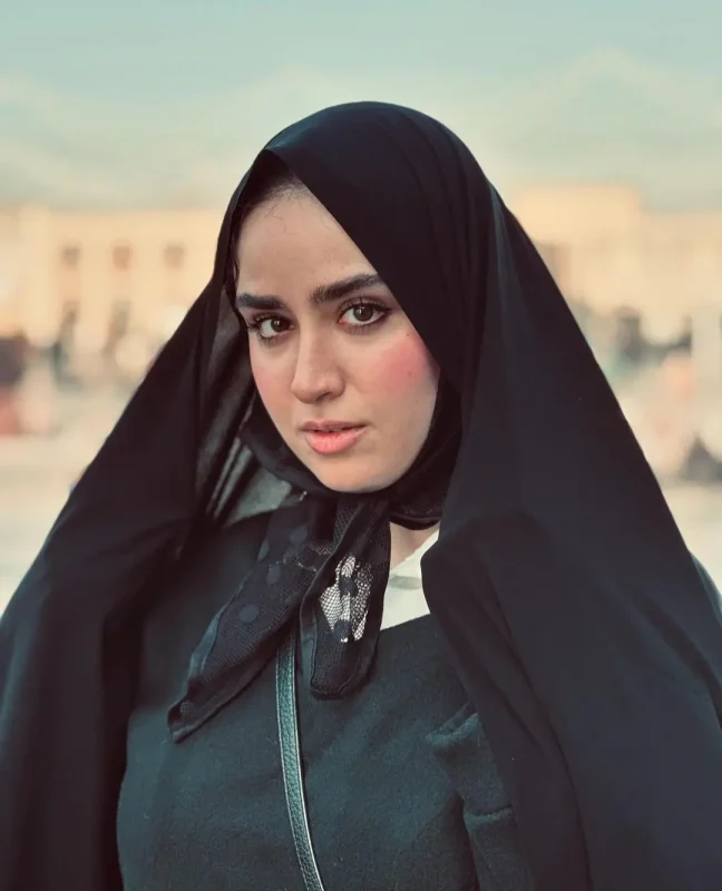 خبر روز | حضور هانیه غلامی با چادر در حرم امام رضا (ع) Screenshot ۲۰۲۴۱۱۰۱ ۱۷۲۸۱۵ Instagram