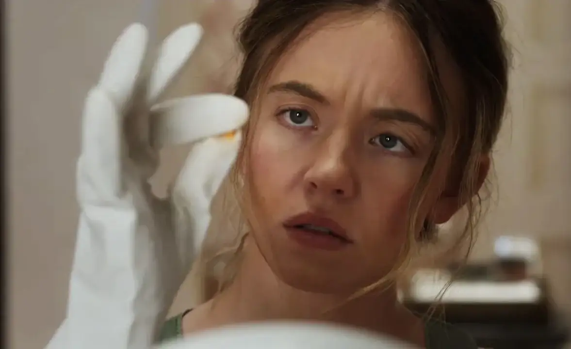 تصویر روز | تریلر فیلم The Housemaid هنرنمایی سیدنی سوئینی در نقش یک خدمتکار را نشان میدهد THE HOUSEMAID starring Sydney Sweeney e1758044395644 1177x720 1