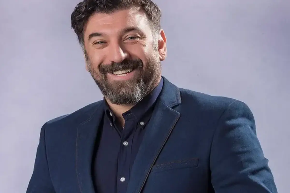 تصویر روز | علی انصاریان در کنار رضا صادقی؛ آخرین لبخند و جذابش Untitled1 2 2